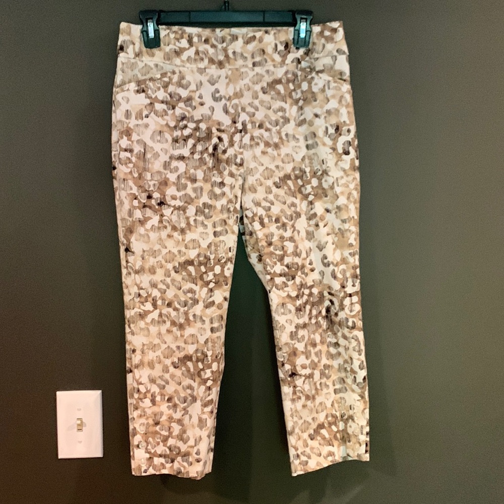 Chico’s size 1 (similar to a womens size 10 in regular clothes)
